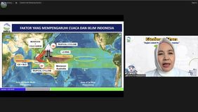  Badan Meteorologi Klimatologi dan Geofisika (BMKG) menjelaskan mengenai curah hujan yang sangat tinggi Indonesia meskipun sudah memasuki musim kemarau.