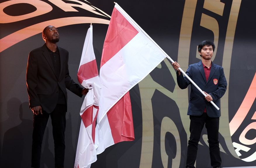 LIVERPOOL, ENGLAND - SEPTEMBER 01: Arron Falloon (RDF_Tactics), Manager dari Inggris dan Ichsan Rahmat Taufiq (miracle), Manajer dari Indonesia di semi-final FIFAe World Cup&trade; featuring Football Manager di Exhibition Centre Liverpool 1 September 2024.. (Photo by Alex Livesey - FIFA/FIFA via Getty Images) <b>(FIFA)</b>