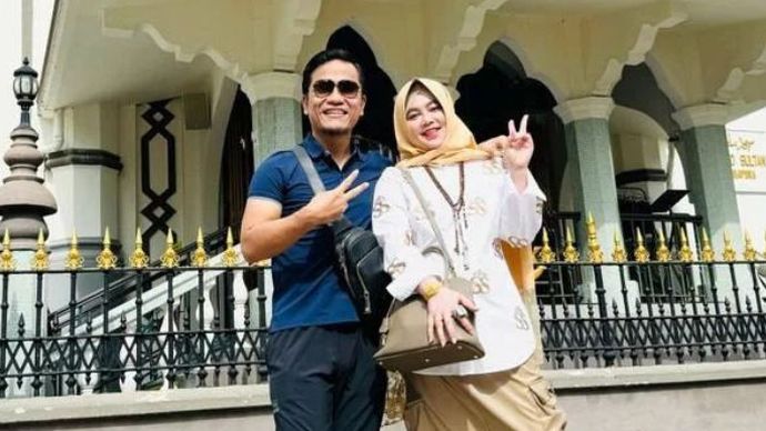 Gus Miftah dan sang istri, Ning Astuti.