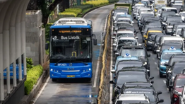 Transjakarta Rekayasa Pola Operasi Koridor 13 Imbas JPO Tendean Tertabrak Truk