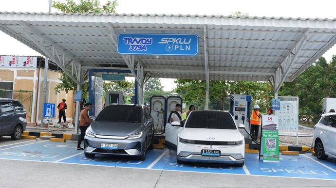 Stasiun Pengisian Kendaraan Listrik Umum (SPKLU) di Travoy Rest