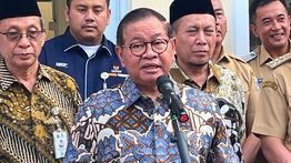 Pramono Sebut Jumlah Truk Sampah ke Bantargebang Berkurang Sejak Pilah Sampah