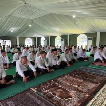 Kepala Daerah Khidmat Jalani Ibadah Mengawali Retret Pembekalan Hari Ketiga