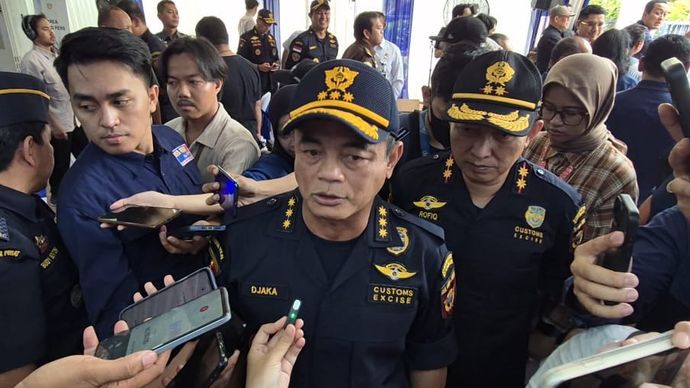 Direktur Jenderal Bea dan Cukai, Djaka Budhi Utama, menegaskan bahwa seluruh jajaranna harus menunjukkan optimisme dan komitmen kuat untuk berbenah.  