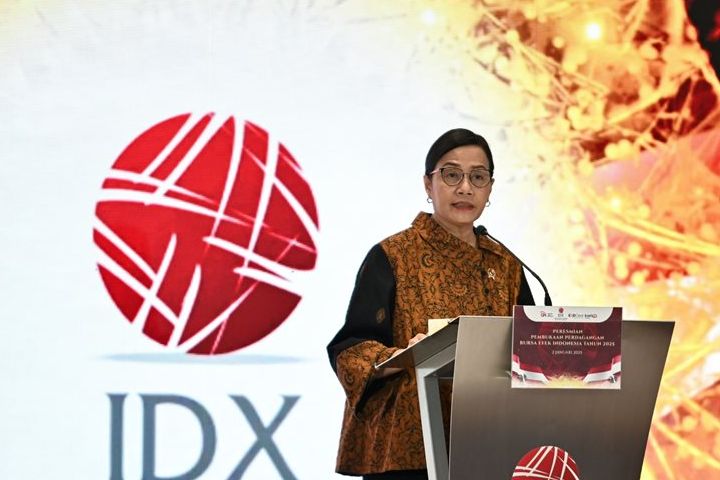 Menteri Keuangan (Menkeu) Sri Mulyani Indrawati menyampaikan pesan Presiden Prabowo Subianto saat membuka perdagangan saham Bursa Efek Indonesia (BEI) di 2025.