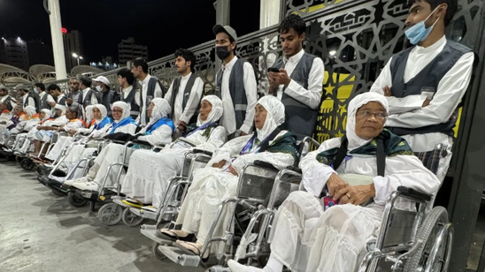 Kemenhaj Kaji Masukkan Biaya Jasa Pendorong Kursi Roda ke BPIH untuk Dukung Jamaah Lansia dan Disabilitas