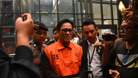 Komisi Pemberantasan Korupsi (KPK) kembali melakukan penahanan terhadap satu tersangka dalam kasus dugaan korupsi pembangunan Gedung Pemerintah Kabupaten (Pemkab) Lamongan, Jawa Timur, yang berlangsung pada tahun anggaran 2017&ndash;2019.