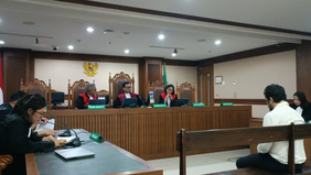 Jaksa Penuntut Umum (JPU) Kejaksaan Negeri Jakarta Pusat menuntut Direktur Utama Terra Drone Indonesia Michael Wishnu Wardana dengan hukuman dua tahun penjara terkait kasus kebakaran yang menewaskan 22 orang.