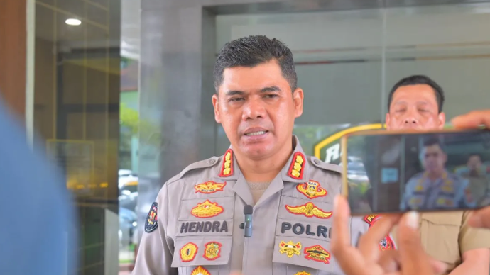 Arsip- Kabid Humas Polda Jawa Barat Kombes Polisi Hendra Rochmawan saat memberikan keterangan di Mapolda Jabar, Kota Bandung. ANTARA/Rubby Jovan