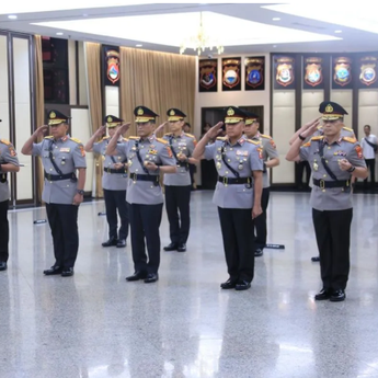 Kapolri Lantik Kalemdiklat Polri Baru dan Lima Kapolda di Mabes Polri
