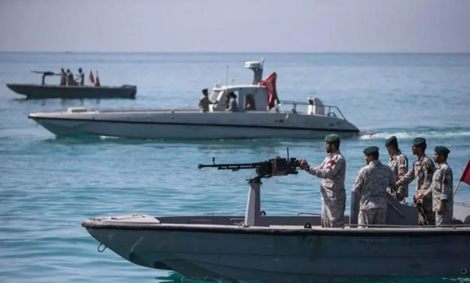 Kapal patroli milik Korps Garda Revolusi Islam Iran (Islamic Revolutionary Guard Corps/IRGC) di Selat Hormuz. /ANTARA/Xinhua/aa. <b>(Antara)</b>