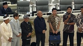 Persib Bandung mendapat apresiasi berupa bonus sebesar Rp1 miliar setelah sukses menjuarai BRI Super League musim 2025/2026. Bonus tersebut diberikan langsung oleh Gubernur Jawa Barat Dedi Mulyadi sebagai bentuk penghargaan atas keberhasilan Persib m