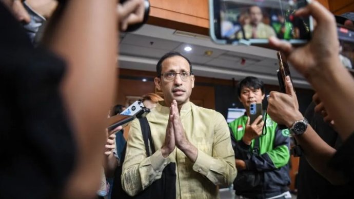 Terdakwa kasus dugaan korupsi pengadaan Chromebook dalam program digitalisasi pendidikan di Kemendikbudristek Nadiem Anwar Makarim memberikan keterangan kepada wartawan sebelum menjalani sidang lanjutan di Pengadilan Tipikor, Jakarta, Selasa (9/6/2026). Sidang tersebut beragendakan pembacaan replik atau tanggapan dari Jaksa Penuntut Umum (JPU) terhadap pledoi atau nota pembelaan Nadiem Anwar Makarim. ANTARA FOTO/Muhammad Adimaja/YU