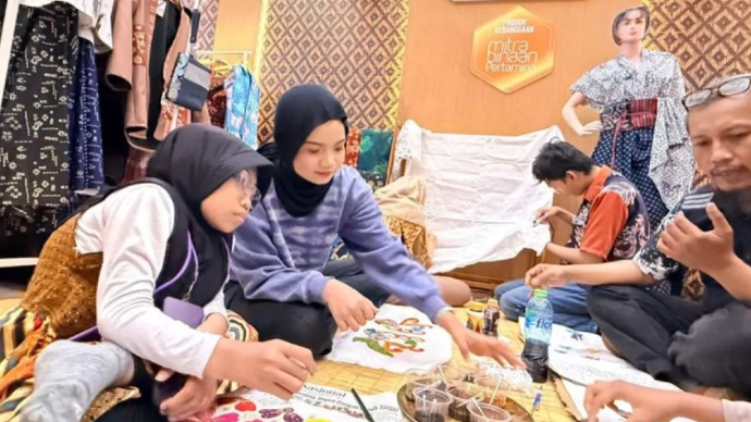 PT Perusahaan Gas Negara (Persero) Tbk (PGN) berkolaborasi dengan UMKM binaan Zaliva menghadirkan ruang kreatif bagi anak-anak disabilitas dalam ajang Batik Bordir &amp; Aksesoris Fair 2026 di Surabaya pada 6-10 Mei 2026. ANTARA/HO-PT PGN Tbk