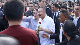 Mantan Perdana Menteri Thailand, Thaksin Shinawatra, resmi memperoleh pembebasan penuh dari sisa hukumannya setelah menerima pengampunan kerajaan melalui dekret Raja Thailand. Kepastian ini dikonfirmasi oleh Menteri Kehakiman Thailand Rutthapol Naowa