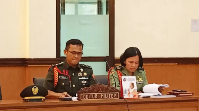 Oditur Militer dari Oditurat Militer II-07 Jakarta, Mayor (Chk) Wasinton Marpaung dalam sidang lanjutan kasus dugaan penculikan dan pembunuhan terhadap seorang kepala cabang (kacab) bank berinisial MIP (37) di Pengadilan Militer II-08 Jakarta, Senin (18/5/2026). (ANTARA/Siti Nurhaliza)