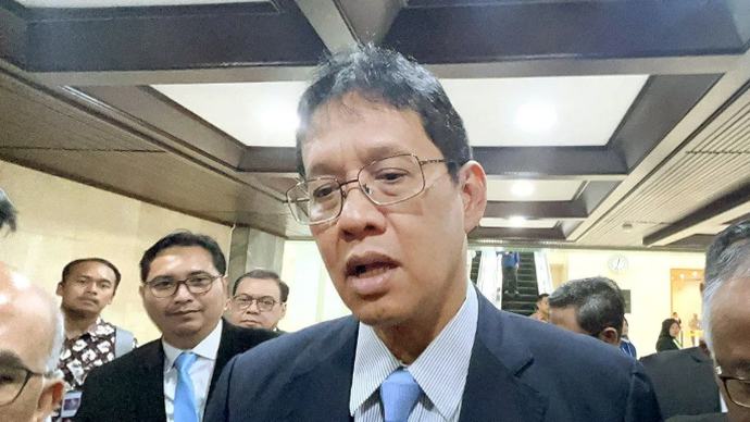 Menteri Keuangan Purbaya Yudhi Sadewa menjawab pertanyaan wartawan dalam wawancara cegat di Kompleks Parlemen, Jakarta, Kamis (4/6/2026). ANTARA/Imamatul Silfia/aa.
