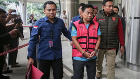 Kejaksaan Agung menyerahkan tersangka Hery Susanto, mantan Ketua Ombudsman RI, beserta barang bukti kepada Jaksa Penuntut Umum (JPU) Kejaksaan Negeri Jakarta Selatan dalam perkara dugaan tindak pidana korupsi tata kelola usaha pertambangan nikel di P