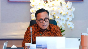 Chief Operating Officer (COO) Danantara Dony Oskaria menepis informasi yang beredar mengenai adanya kewajiban bagi masyarakat Indonesia yang memiliki tabungan atau aset di atas Rp3 miliar untuk membeli Obligasi Patriot maupun Obligasi Merah Putih.