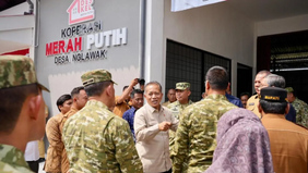 Menteri Koperasi Ferry Juliantono mengatakan pemerintah akan segera meluncurkan operasional Koperasi Desa/Kelurahan Merah Putih secara bertahap, dimulai dari 1.061 koperasi yang berada di Jawa Tengah dan Jawa Timur.