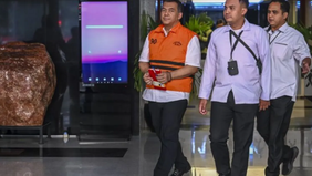 Komisi Pemberantasan Korupsi (KPK) menyita sejumlah barang bukti berupa dokumen, perangkat elektronik, dan uang tunai bernilai puluhan juta rupiah saat melakukan penggeledahan di ruang kerja Wakil Menteri Imigrasi dan Pemasyarakatan pada 9 Juni 2026.