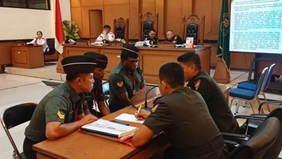 Tiga terdakwa kasus dugaan penculikan dan pembunuhan terhadap kepala cabang bank berinisial MIP (37) melalui penasihat hukum masing-masing meminta Majelis Hakim membebaskan mereka dari seluruh dakwaan dan tuntutan yang diajukan oditur militer.