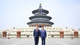 Presiden Amerika Serikat Donald Trump dan Presiden China Xi Jinping menegaskan komitmen bersama untuk mendorong penghapusan penggunaan senjata nuklir oleh Korea Utara (Korut). 