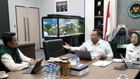 Badan Gizi Nasional (BGN) menegaskan komitmennya terhadap keterbukaan serta perbaikan berkelanjutan dalam pelaksanaan Program Makan Bergizi Gratis (MBG) saat menerima audiensi dari Jaringan Muda Indonesia (JMI) di Kantor BGN, Jakarta Pusat.