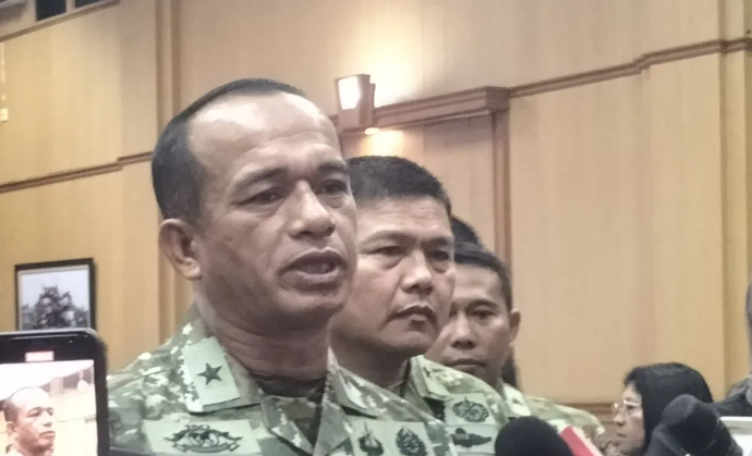 Kapuspen Mabes TNI Brigjen TNI Muhamad Nas saat jumpa pers di Mabes TNI, Cilangkap, Jakarta Timur, Selasa (9/6/2026). ANTARA/Walda Marison <b>(Antara)</b>