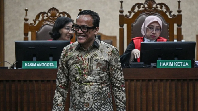 Terdakwa kasus dugaan pemerasan dalam pengurusan sertifikat K3 di Kementerian Ketenagakerjaan Immanuel Ebenezer menjalani sidang lanjutan di Pengadilan Tipikor, Jakarta, Kamis (7/5/2026). Sidang tersebut beragendakan pemeriksaan terdakwa yakni mantan Wamenaker Immanuel Ebenezer dan mantan Direktur Jenderal Pembinaan Pengawasan Ketenagakerjaan dan K3 Kementerian Ketenagakerjaan Fahrurozi. ANTARA FOTO/Fauzan/nym.