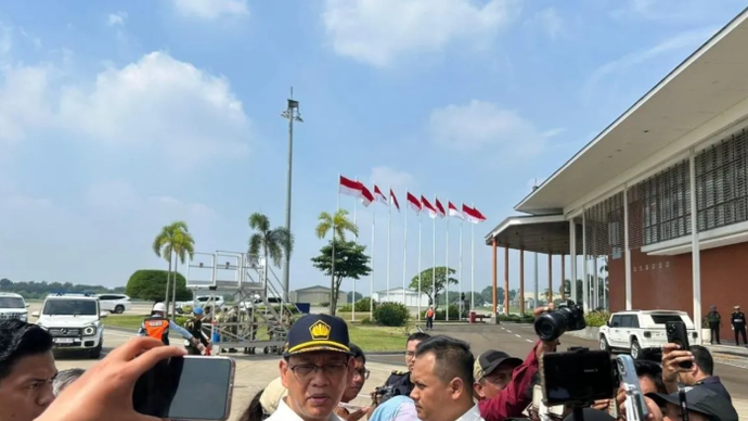 Menteri Keuangan Purbaya Yudhi Sadewa menjawab pertanyaan wartawan usai menghadiri acara penyerahan sejumlah alutsista udara di Pangkalan TNI Angkatan Udara Halim Perdanakusuma Jakarta, Senin (18/5/2026). ANTARA/Maria Cicilia Galuh.