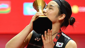 Pebulu tangkis tunggal putri peringkat satu dunia asal Korea Selatan, An Se-young, kembali menunjukkan dominasinya di ajang Indonesia Open dengan mempertahankan gelar juara pada edisi 2026. Dalam partai final yang berlangsung di Istora Gelora Bung Ka