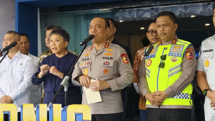 Wakapolri Komjen Pol. Dedi Prasetyo (tengah) memberikan keterangan pers dalam kegiatan Rakernis Fungsi Lalu Lintas Polri Tahun Anggaran 2026 di Gedung PTIK, Jakarta, Jumat (22/5/2026). ANTARA/Nadia Putri Rahmani