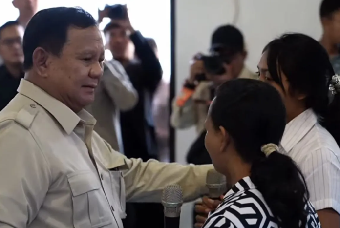 Tangkapan layar - Presiden Prabowo Subianto (kiri) berdialog dengan orang tua dan siswi Sekolah Rakyat Menengah Pertama 17 Tabanan di Bali, Minggu (7/6/2026) ANTARA/Prisca Triferna <b>(Antara)</b>