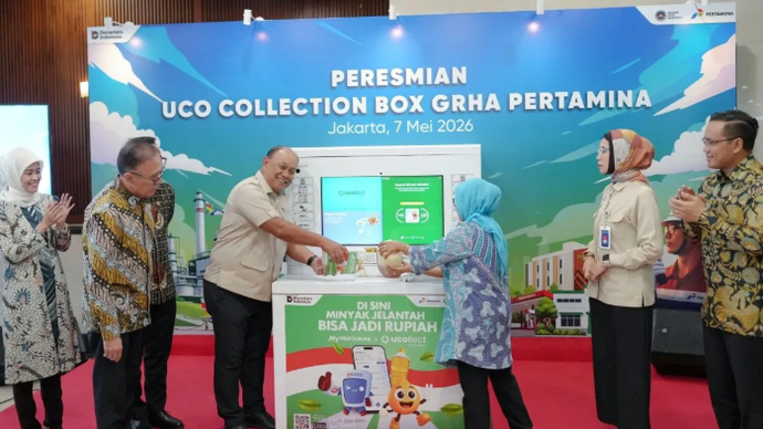 Kepala BGN Dadan Hindayana (empat dari kanan) dalam penandatanganan nota kesepahaman antara Badan Gizi Nasional (BGN) dan PT Pertamina (Persero) di Jakarta, Kamis (7/5/2026), terkait pemanfaatan minyak jelantah sebagai bagian dari pengembangan energi alternatif dan sistem energi rendah karbon di Indonesia. ANTARA/HO-BGN