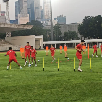 Jelang Hadapi Mozambik, Justin Hubner Jalani Pemulihan Cedera saat Timnas Indonesia Berlatih
