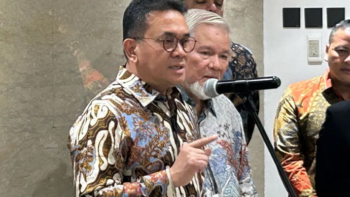 Menteri Perdagangan (Mendag) Budi Santoso memberikan keterangan kepada media di kantor Kementerian Perdagangan, Jakarta, Senin (8/6/2026). (ANTARA/Maria Cicilia Galuh)