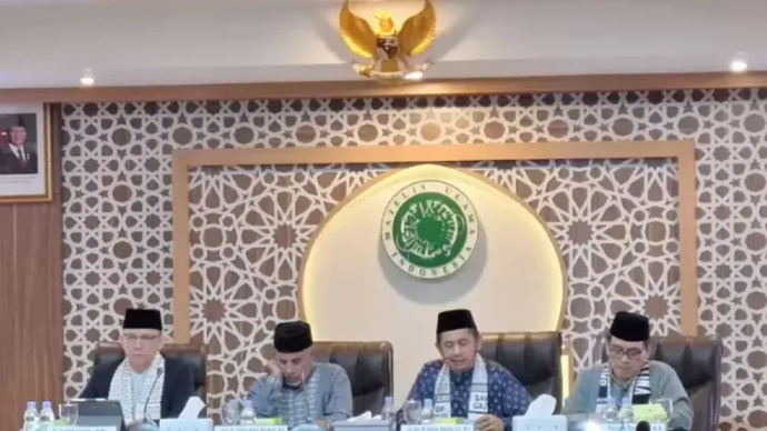 Wakil Sekretaris Jenderal Majelis Ulama Indonesia (MUI) Erick Yusuf membacakan taujihat terkait penahanan 9 WNI oleh Israel dalam acara konsolidasi bersama ormas Islam dan lembaga filantropi di Kantor MUI, Jakarta, Kamis (21/5/2026). (ANTARA/HO-MUI)