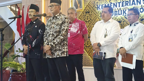 Kementerian Sosial (Kemensos) memastikan pemerintah akan merekrut lebih dari 3.000 guru dan 5.000 tenaga kependidikan baru untuk mendukung operasional 93 titik Sekolah Rakyat permanen di berbagai daerah.