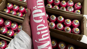 Direktorat Tindak Pidana Narkoba (Dittipidnarkoba) Bareskrim Polri mengungkapkan bahwa seorang pemengaruh media sosial berinisial APG diduga menggunakan gas nitrous oxide (N2O) merek Whip Pink untuk mendapatkan sensasi euforia atau yang dalam istilah