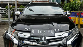 Polda Metro Jaya menetapkan LPR (47), pengemudi mobil jenis sport utility vehicle (SUV) Mitsubishi Pajero Sport, sebagai tersangka dalam kasus tabrak lari terhadap pedagang buah berinisial KA (62) di Jalan Raya Kalimalang, Jakarta Timur, Sabtu, 2 Mei