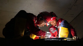 PT Telkom Indonesia (Persero) Tbk melalui anak usahanya, PT Telkom Akses, terus memperkuat penerapan sistem Keselamatan dan Kesehatan Kerja (K3), khususnya untuk aktivitas yang dilakukan di area ruang terbatas (confined space). 