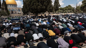 Ribuan umat Muslim memadati halaman Masjid Al Aqsa di Yerusalem pada Rabu untuk memulai perayaan Idul Adha 1447 Hijriah yang berlangsung selama empat hari. Perayaan hari besar keagamaan tersebut berlangsung khidmat di tengah situasi politik dan keama