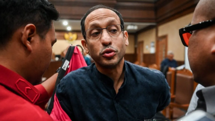 Terdakwa kasus dugaan korupsi pengadaan Chromebook dalam program digitalisasi pendidikan di Kemendikbudristek Nadiem Makarim bersiap meninggalkan ruangan usai menjalani sidang lanjutan di Pengadilan Tipikor, Jakarta, Rabu (6/5/2026). Sidang tersebut beragendakan mendengarkan keterangan saksi yang dihadirkan pihak terdakwa yakni Ketua Badan Pemeriksa Keuangan (BPK) periode 2019-2022 Agung Firman Sampurna. ANTARA FOTO/Rivan Awal Lingga/YU