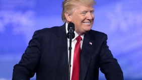 Pengadilan Banding Federal Amerika Serikat untuk Sirkuit Federal sementara waktu mengizinkan pemerintahan Presiden Donald Trump tetap memberlakukan tarif impor global sebesar 10 persen sambil menunggu proses banding terkait legalitas kebijakan itu.