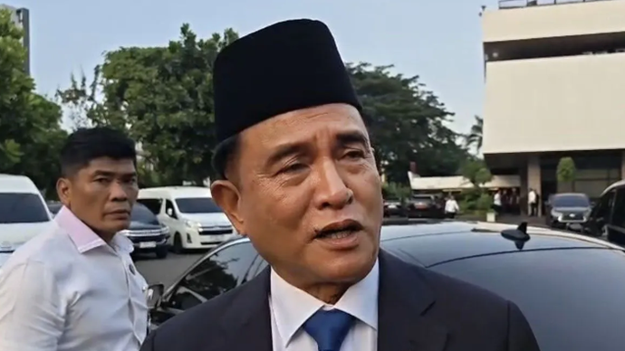 Arsip - Menteri Koordinator Bidang Hukum, Hak Asasi Manusia, Imigrasi, dan Pemasyarakatan Yusril Ihza Mahendra memberikan keterangan kepada wartawan di kompleks Istana Kepresidenan Jakarta, Senin (27/4/2026). ANTARA/HO-Dokumentasi Pribadi/aa.