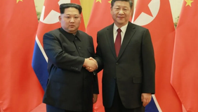 Presiden China Xi Jinping dan pemimpin Korea Utara Kim Jong Un kembali menegaskan komitmen mereka untuk menjaga dan meneruskan hubungan persahabatan antara kedua negara dari generasi ke generasi. 