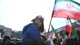 Korps Garda Revolusi Islam (Islamic Revolutionary Guard Corps/IRGC) Iran mengklaim telah melancarkan serangan terhadap dua pangkalan udara utama Israel sebagai bentuk balasan atas serangan Israel di kawasan Teluk pada hari yang sama.