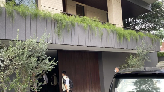 KPK Geledah Rumah Silmy Karim