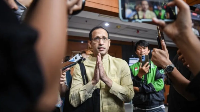 Terdakwa kasus dugaan korupsi pengadaan Chromebook dalam program digitalisasi pendidikan di Kemendikbudristek, Nadiem Anwar Makarim memberikan keterangan kepada wartawan sebelum menjalani sidang lanjutan di Pengadilan Tipikor, Jakarta, Selasa (9/6/2026). Sidang tersebut beragendakan pembacaan replik atau tanggapan dari Jaksa Penuntut Umum (JPU) terhadap pledoi atau nota pembelaan Nadiem Anwar Makarim. ANTARA FOTO/Muhammad Adimaja/YU